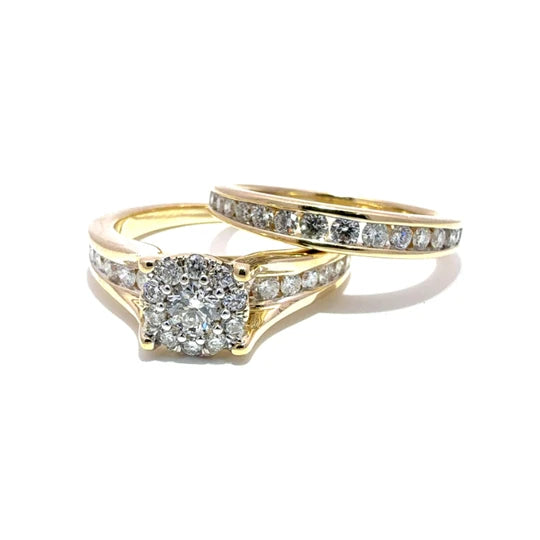 Anillo de oro amarillo de 10K con diseño de mariposa y circonita cúbica