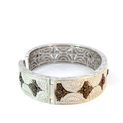 Elegante pulsera de plata con brillantes diamantes