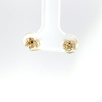 Elegantes pendientes de oro amarillo de 14 quilates con circonita cúbica en forma de corazón