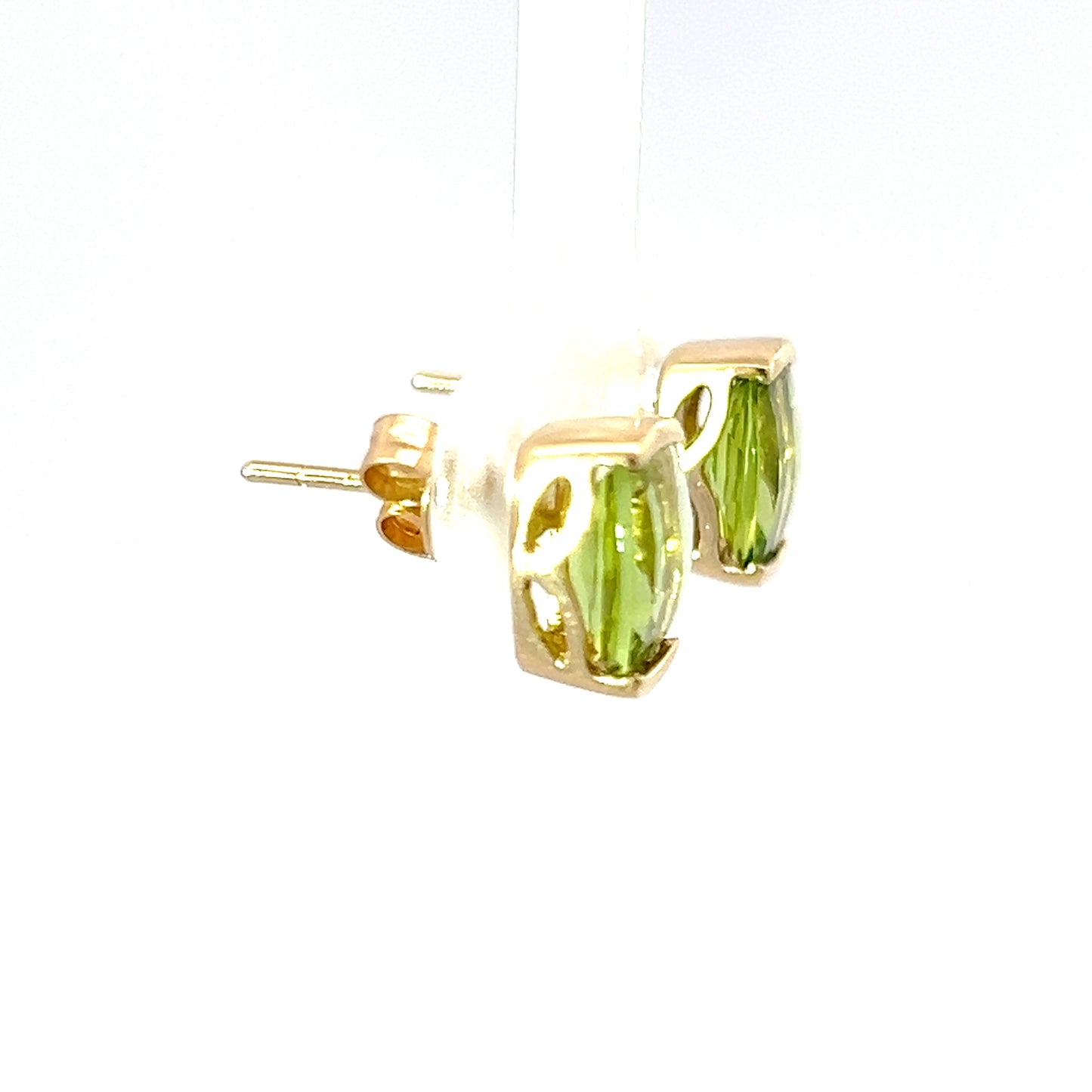 Delicados pendientes durmientes en oro amarillo de 14K con peridoto de talla cojín