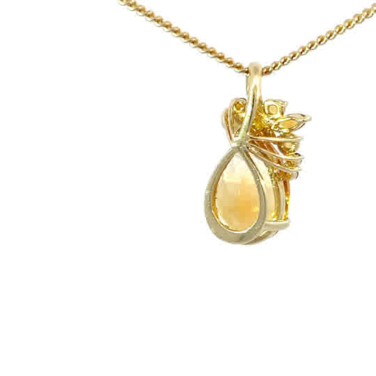 Collar con colgante de citrino y oro amarillo de 14K