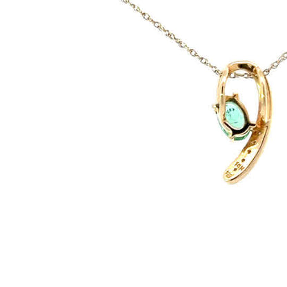 Colgante de esmeralda y diamantes, en oro amarillo de 14 quilates