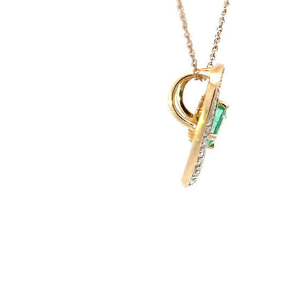 Colgante de esmeralda y diamantes, en oro amarillo de 14 quilates