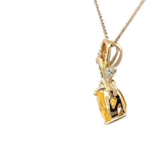 Dije de citrino talla trillón y diamantes en oro amarillo de 14K