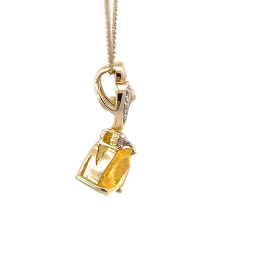 Dije de citrino talla trillón y diamantes en oro amarillo de 14K