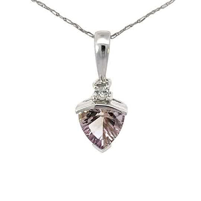 Elegante colgante con amatista trillón en oro blanco de 14 quilates