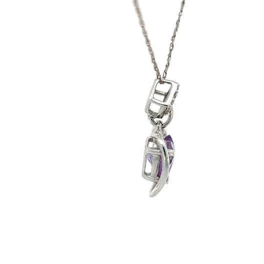 Colgante de circonita morada en forma de corazón, oro blanco de 10K