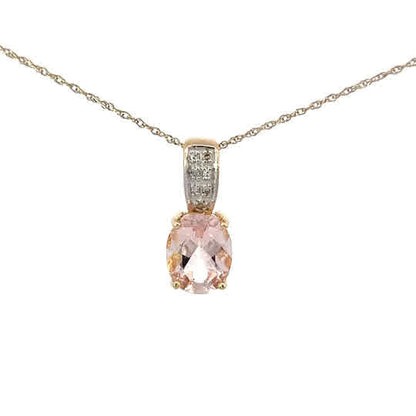 Elegante charm ovalado de morganita con pequeños diamantes en oro amarillo de 14K