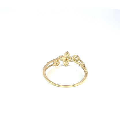 Anillo floral exclusivo en oro amarillo de 10K con circonitas cúbicas