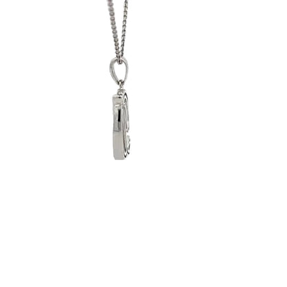Charm de plata 925 con elegante inicial D, cubierta de circonia.