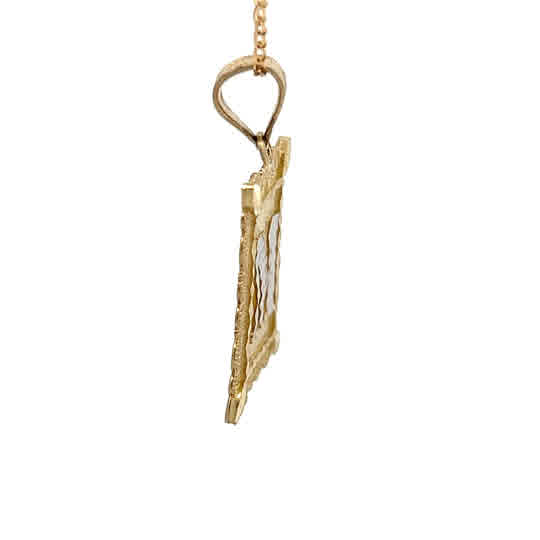 Colgante de oro de 10k con la letra M
