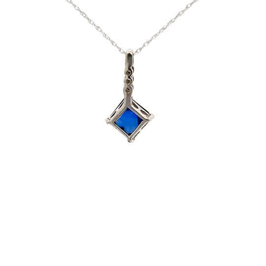 Colgante de oro blanco de 10 quilates con circonitas azules cuadradas