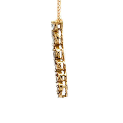 Colgante de oro amarillo de 10k con diamantes naturales.