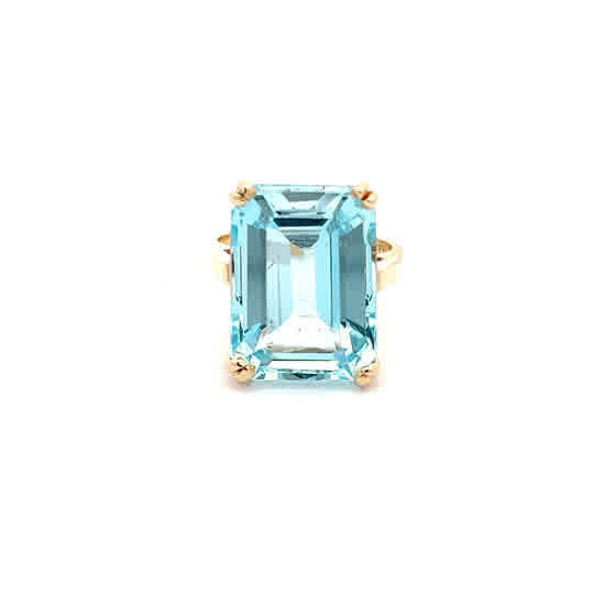 Anillo solitario de oro amarillo de 14k con topacio azul talla esmeralda
