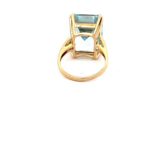 Anillo solitario de oro amarillo de 14k con topacio azul talla esmeralda