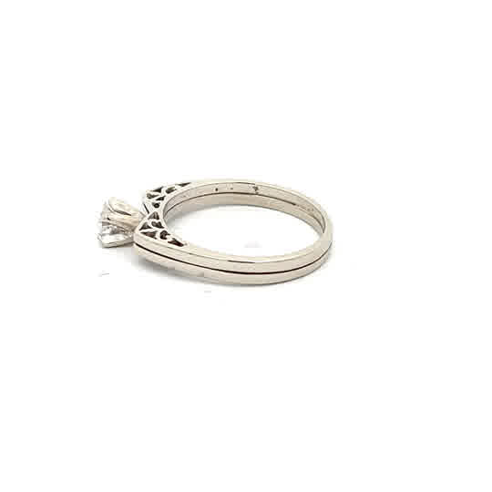 Anillo clásico de oro blanco de 14k con diamante natural de talla brillante