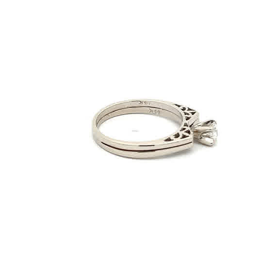 Anillo clásico de oro blanco de 14k con diamante natural de talla brillante