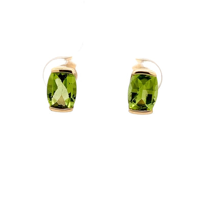 Pendientes de oro amarillo de 14k con peridoto talla cojín