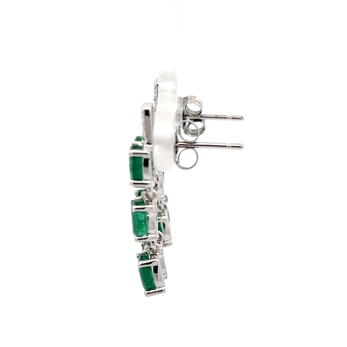 Pendientes largos de oro blanco de 18k con esmeraldas ovales y diamantes naturales