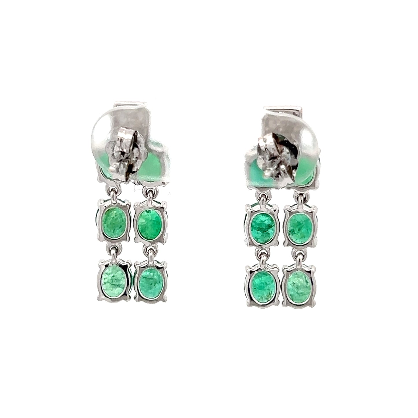 Pendientes largos de oro blanco de 18k con esmeraldas ovales y diamantes naturales
