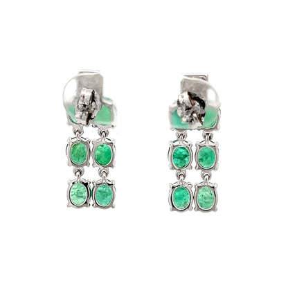 Pendientes largos de oro blanco de 18k con esmeraldas ovales y diamantes naturales