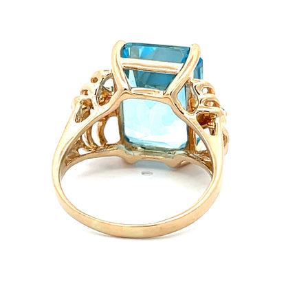 Exquisite 14k yellow gold ring with emerald-cut blue aquamarine