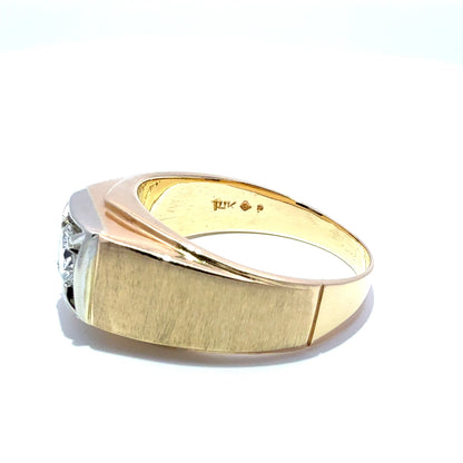 Anillo de oro amarillo de 10K con diseño de mariposa y circonita cúbica