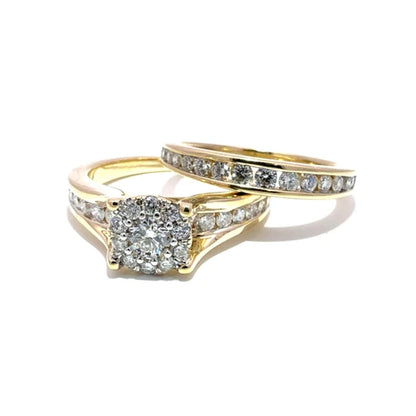 Anillo de oro amarillo de 10K con diseño de mariposa y circonita cúbica
