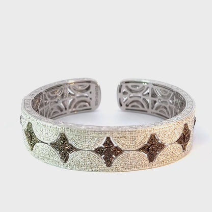 Elegant Bangle Bracelet in Silver and Brilliant Diamonds