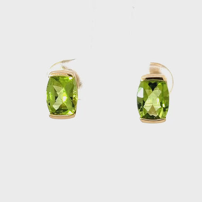 Delicate sleepy earrings in 14K yellow gold with cushion-cut peridot